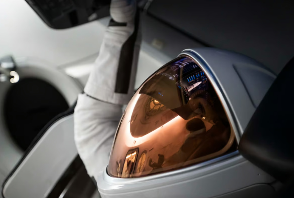 Компанія SpaceX показала скафандри, у яких астронавти вийдуть у відкритий космос вже цього року